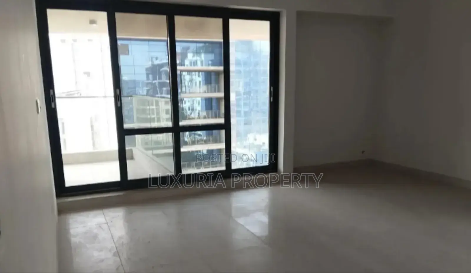 4bdrm Apartment in Semi Furnished for rent