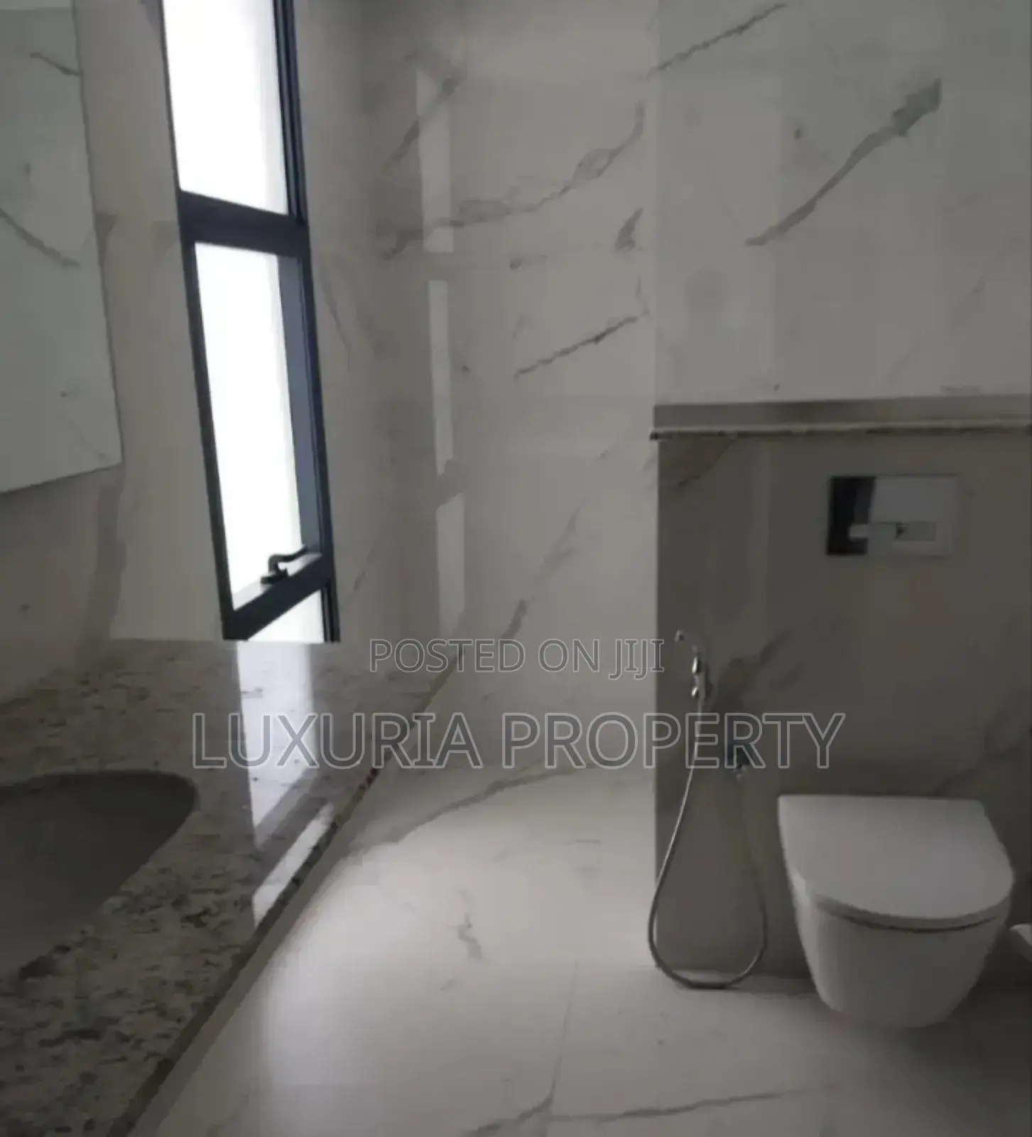 4bdrm Apartment in Semi Furnished for rent