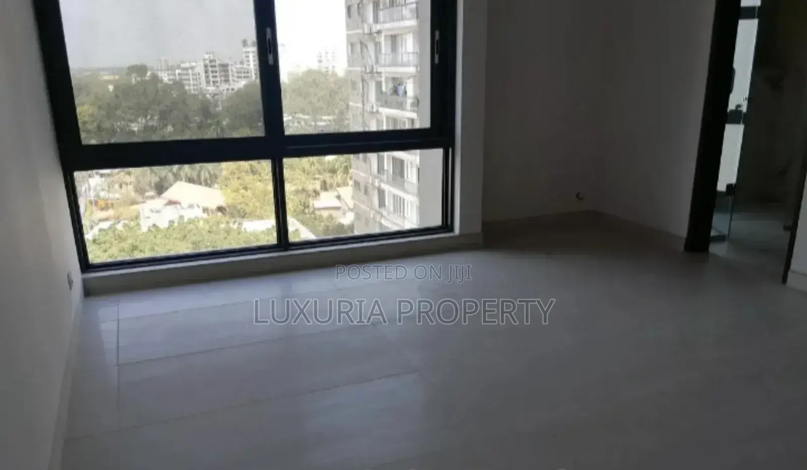 4bdrm Apartment in Semi Furnished for rent