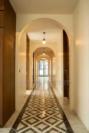 4bdrm Apartment in Semi Furnished for rent