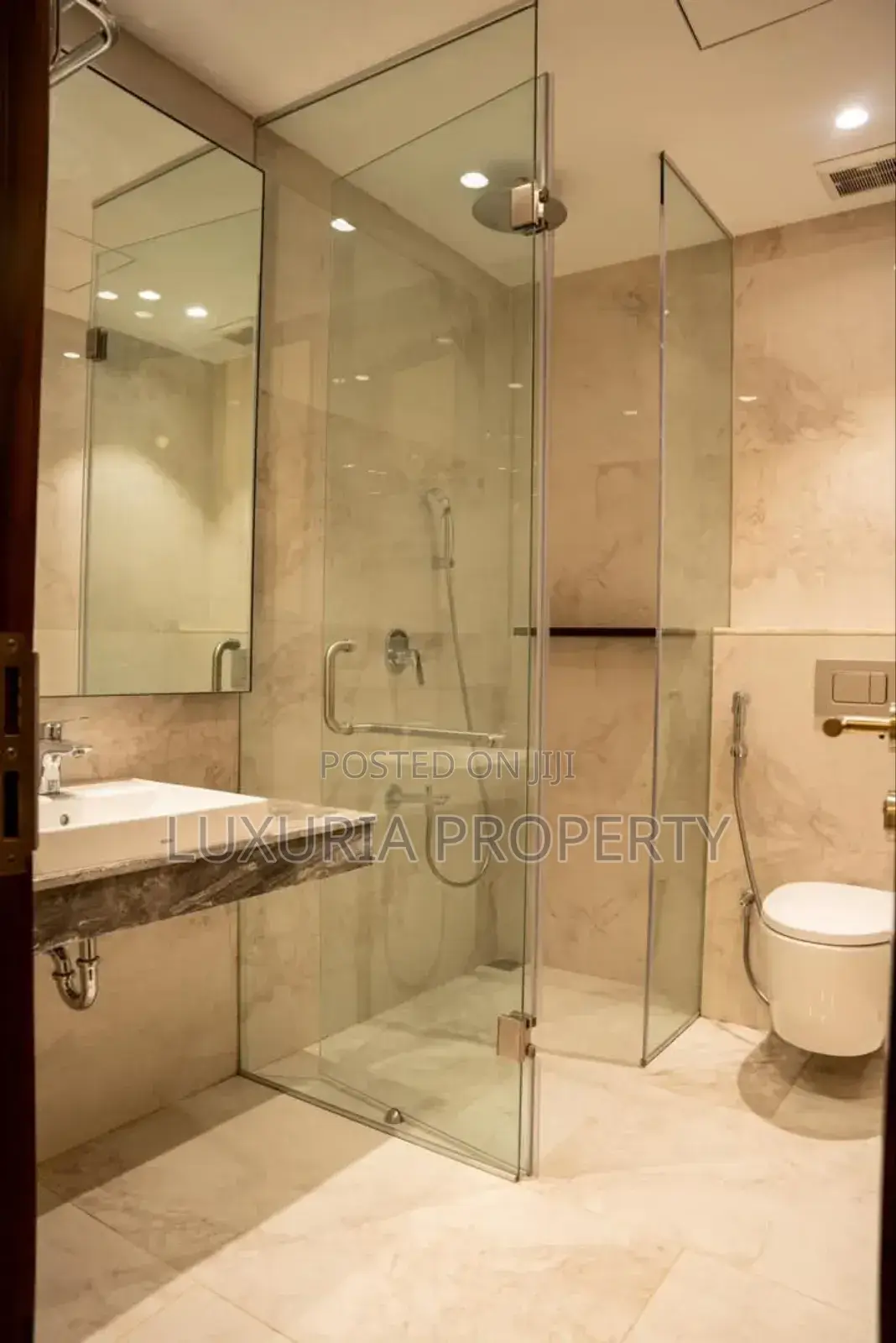 4bdrm Apartment in Semi Furnished for rent