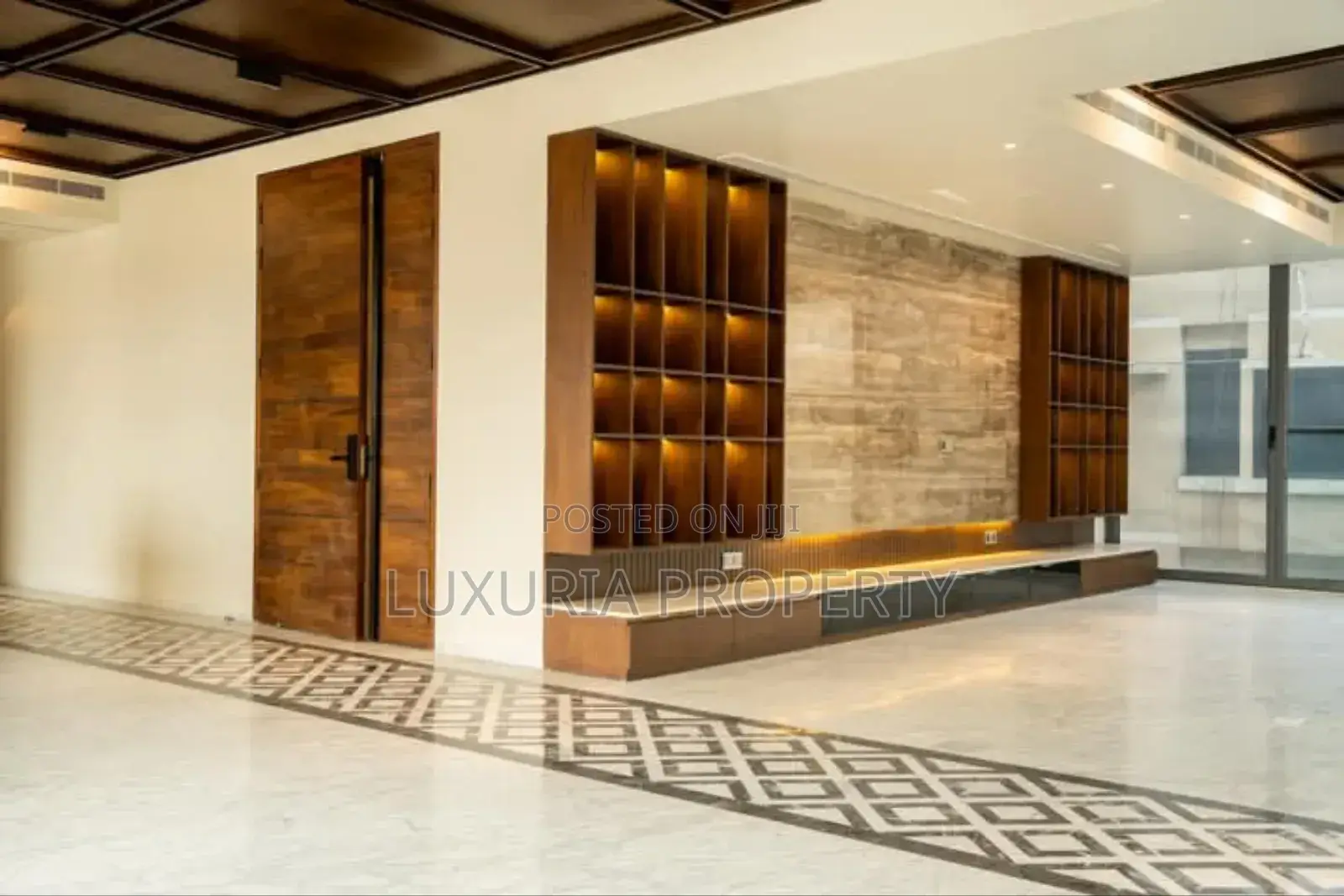 4bdrm Apartment in Semi Furnished for rent