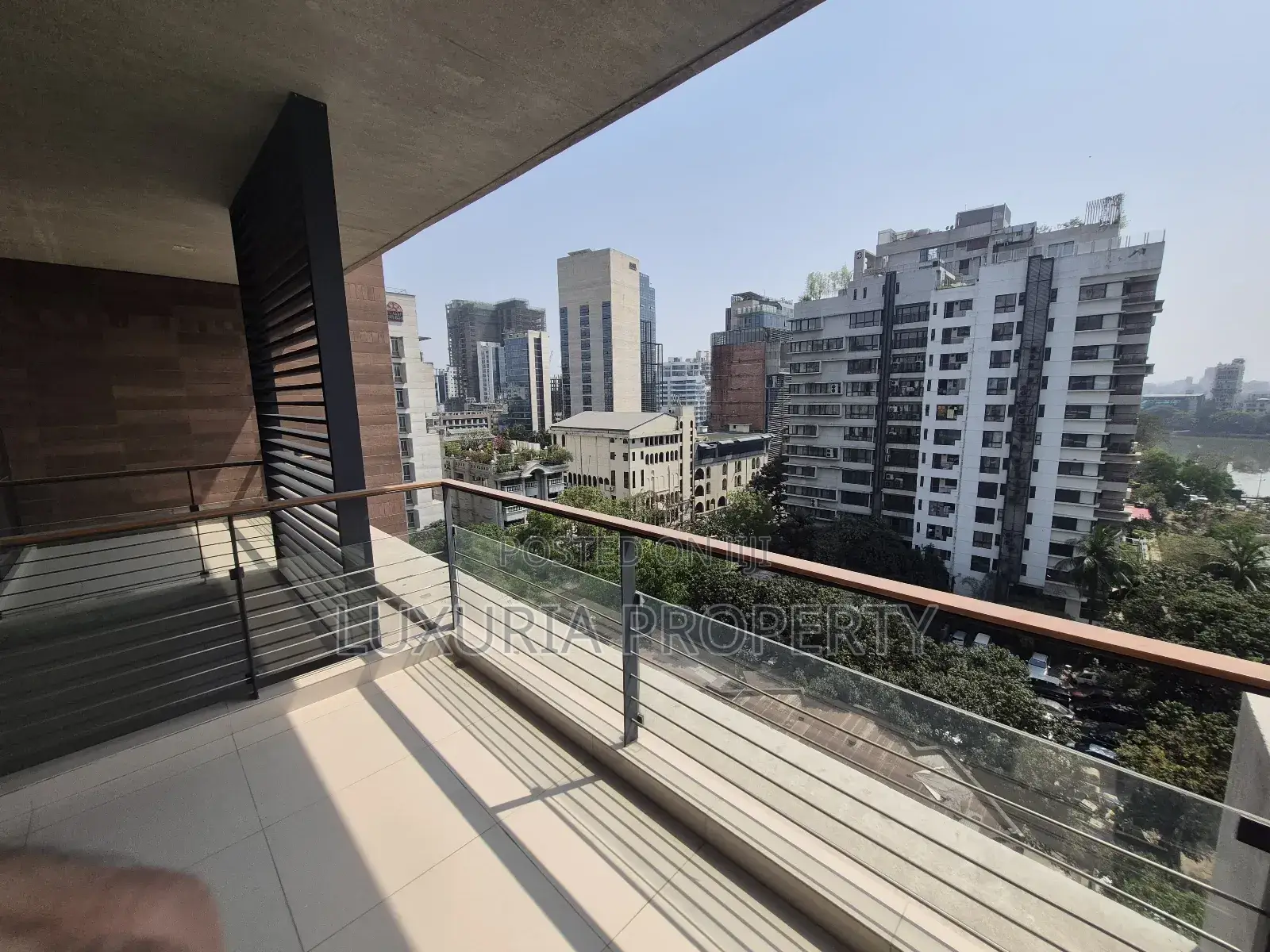 4bdrm Apartment in Semi Furnished for rent