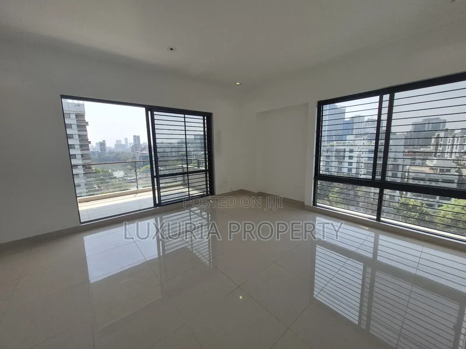 4bdrm Apartment in Semi Furnished for rent