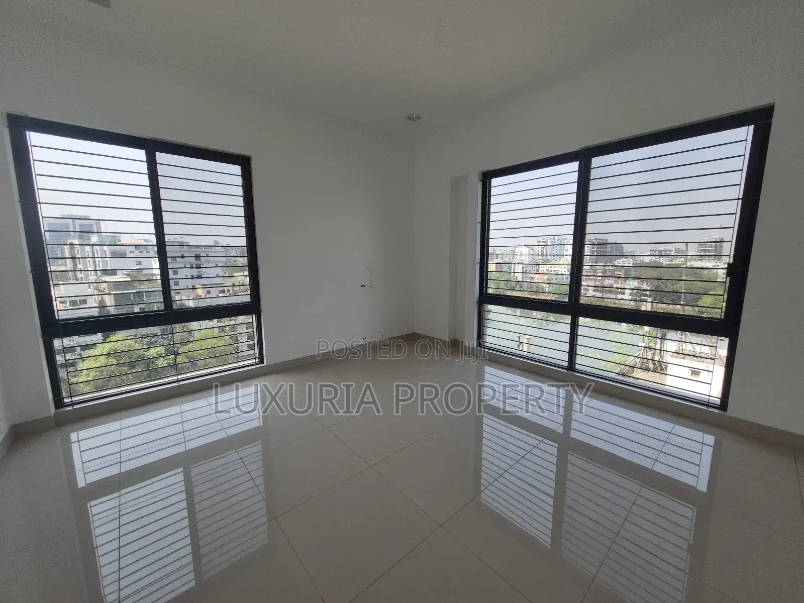 4bdrm Apartment in Semi Furnished for rent