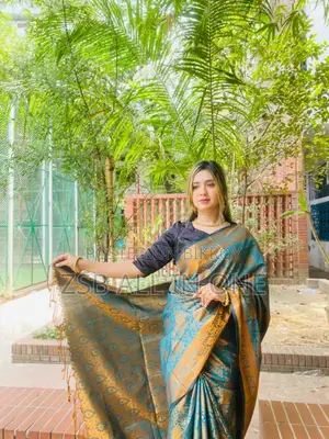 তাঁতিদের তৈরি সিল্ক কাতান শাড়ি