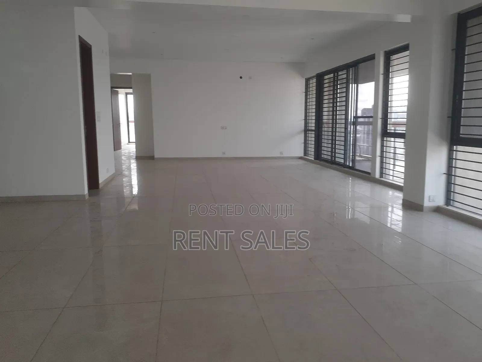 Commercial 6067 Sf Open Space for Rent in Gulshan Avenue