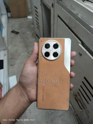Photo - Tecno Camon 30 256 GB Orange