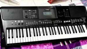 Photo - Yamaha PSR-E463 61-Key Keyboard With Adapter,Stand ,Bag