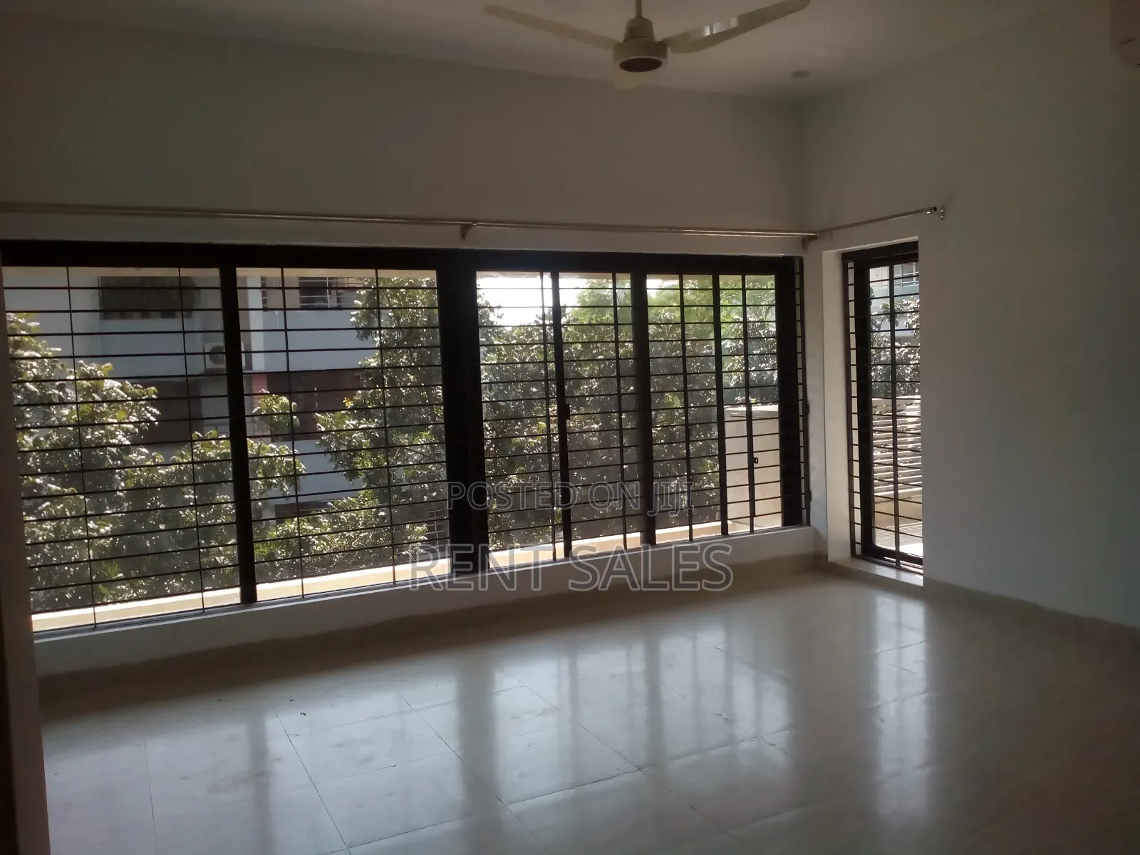 Commercial 1000 SFT 1st Floor Rent in Badda