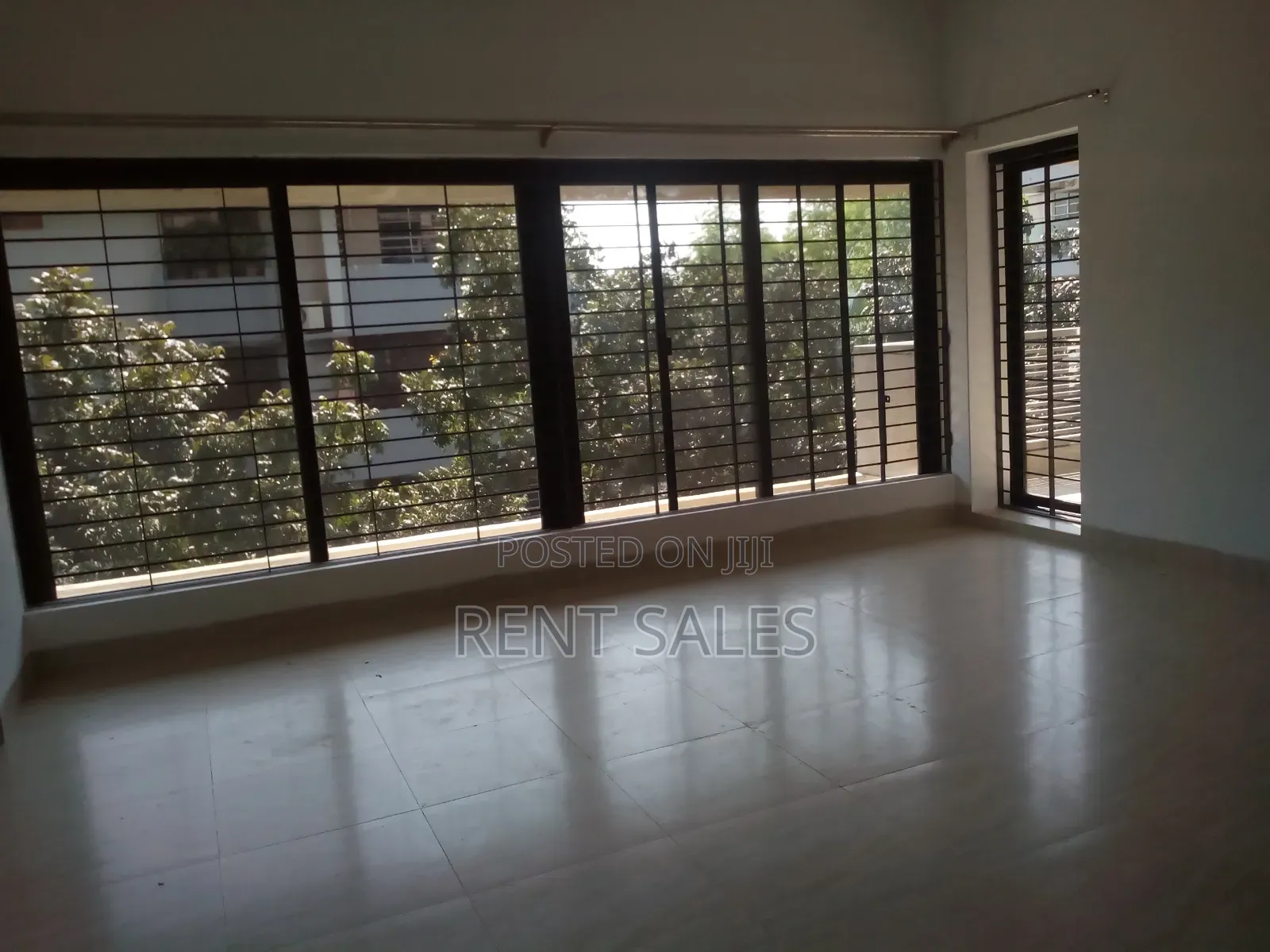 Commercial 1000 SFT 1st Floor Rent in Badda