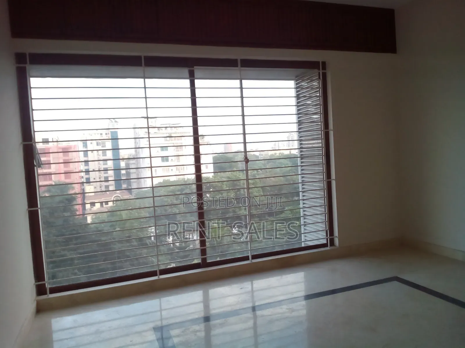 Commercial 1000 SFT 1st Floor Rent in Badda