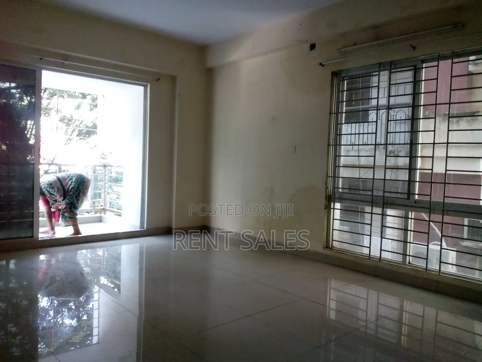 Commercial 1000 SFT 1st Floor Rent in Badda