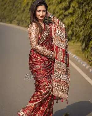 Photo - Soft Silk Saree With Blouse Piece