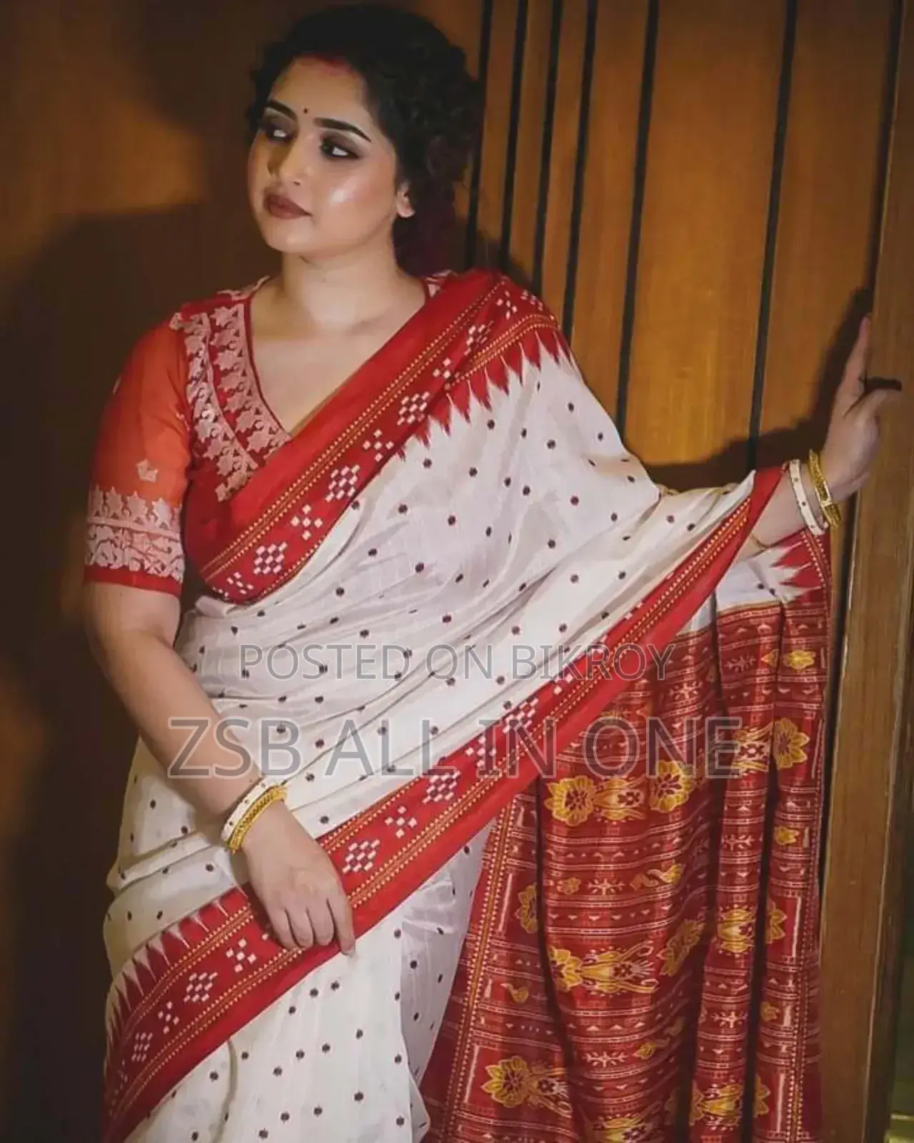 Modern and Quality Design Saree Comes With a Blouse Piece.
