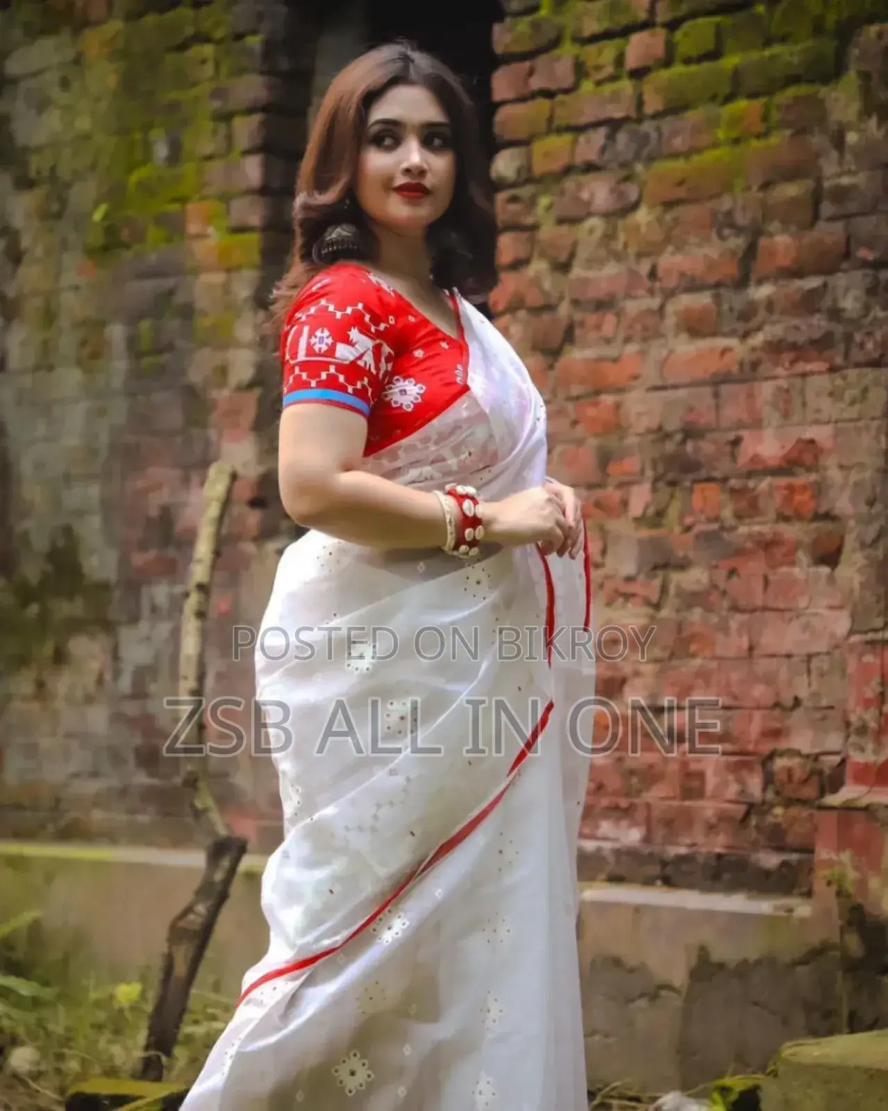 Modern and Quality Design Saree Comes With a Blouse Piece.
