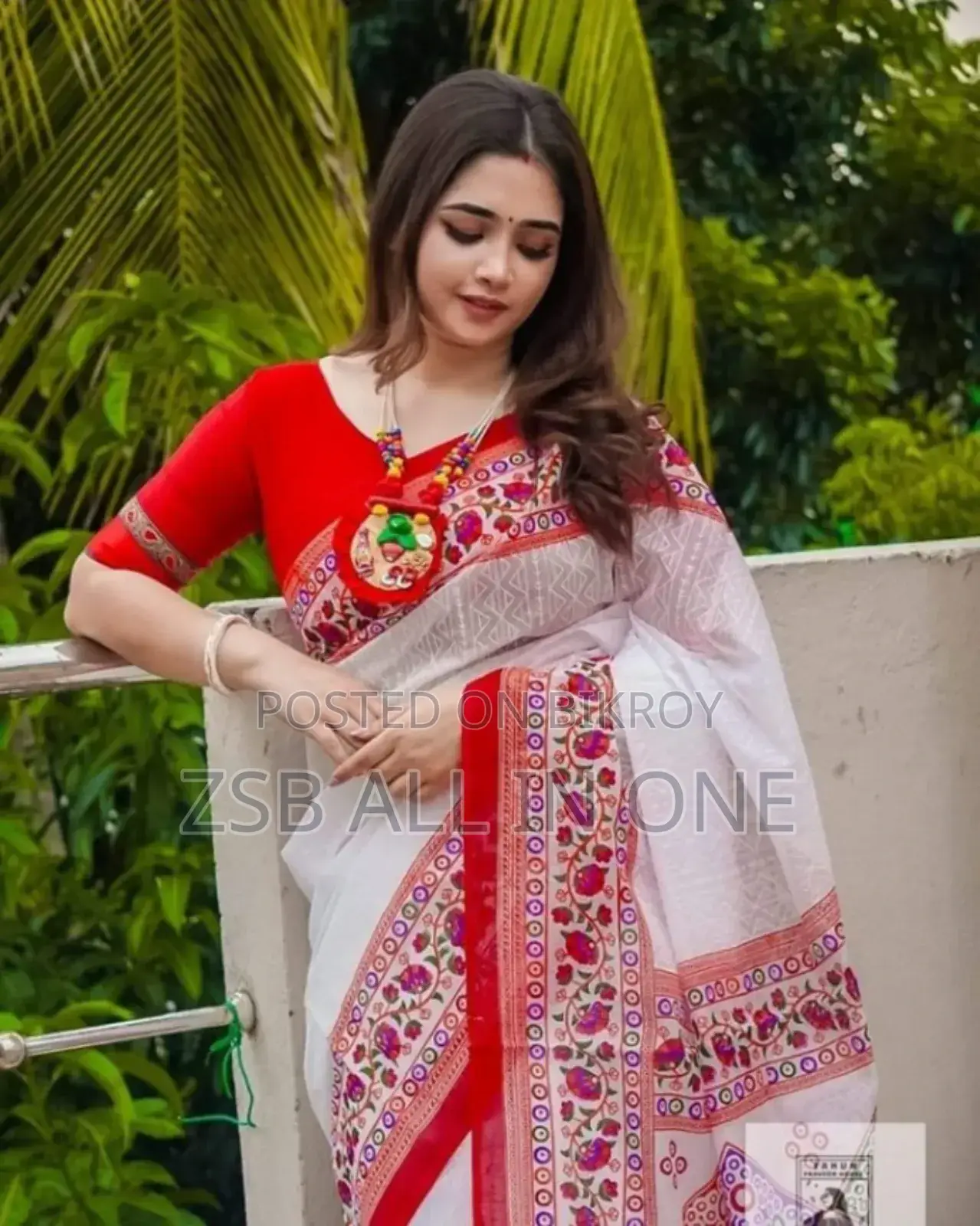 Modern and Quality Design Saree Comes With a Blouse Piece.