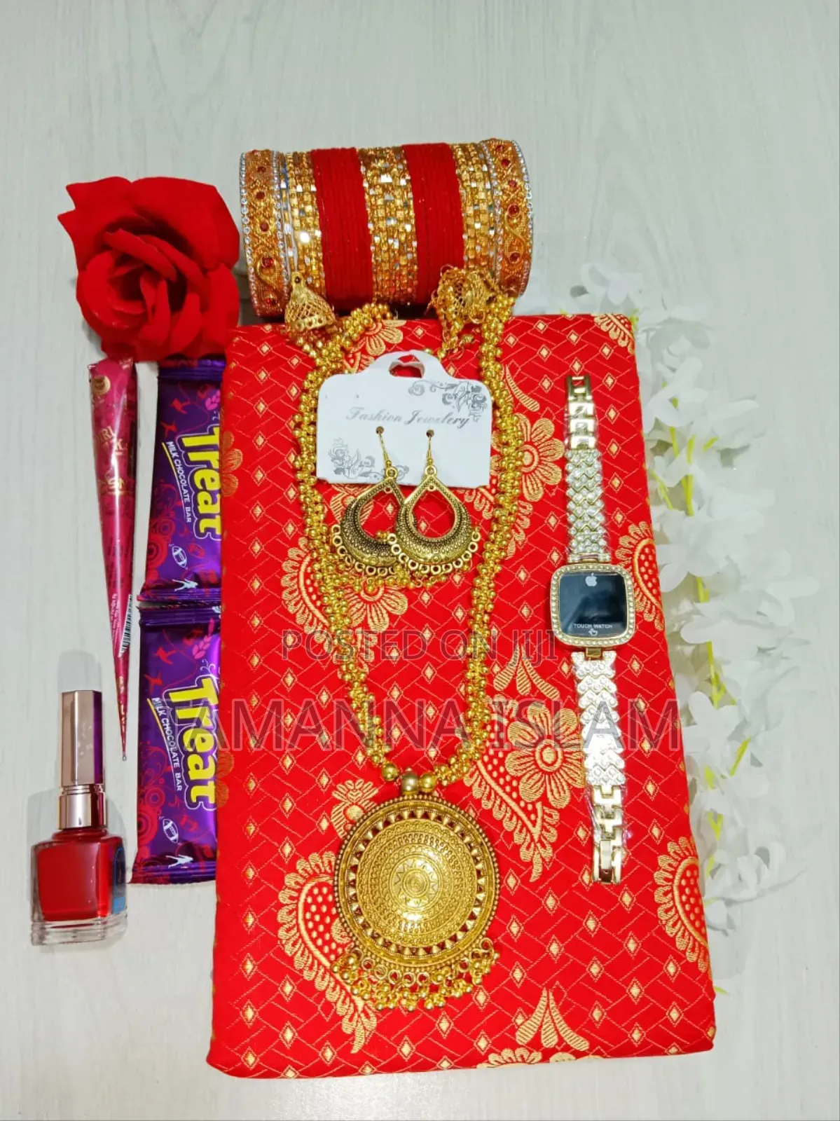 Exclusive Saree Gift Combo