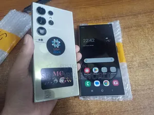 Photo - New Samsung Galaxy S24 Ultra 256 GB Gold