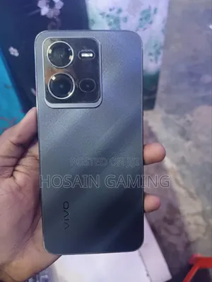 Photo - Vivo V25e 128 GB Black