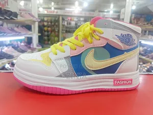 Photo - China New High Sneakers for Young Girls.
