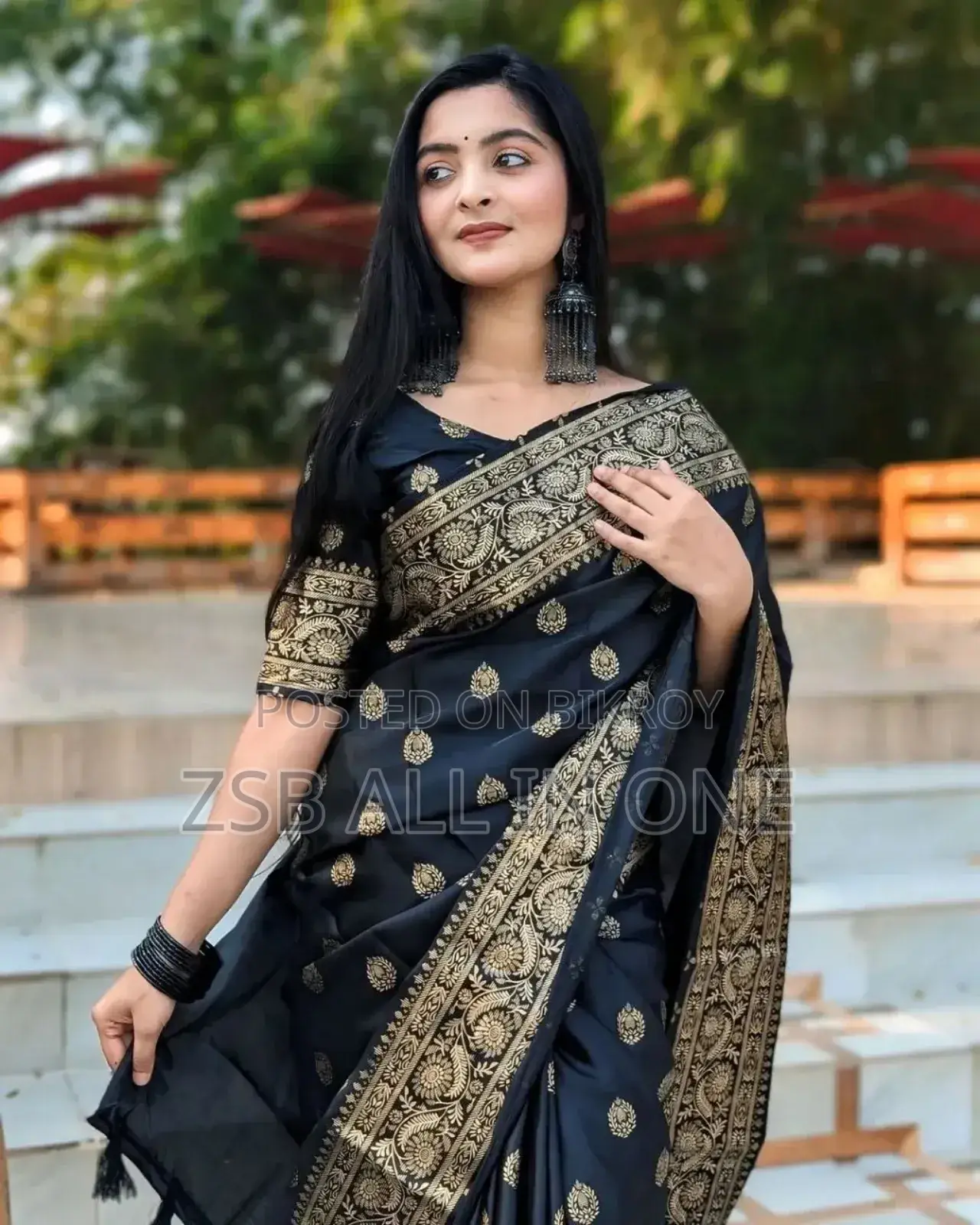 Hit Collection Saree With Blouse Piece.
