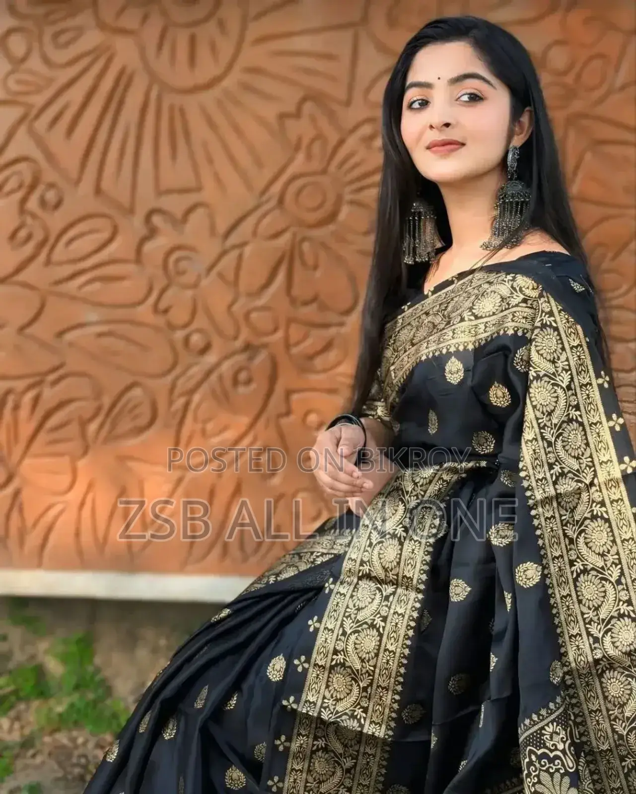 Hit Collection Saree With Blouse Piece.
