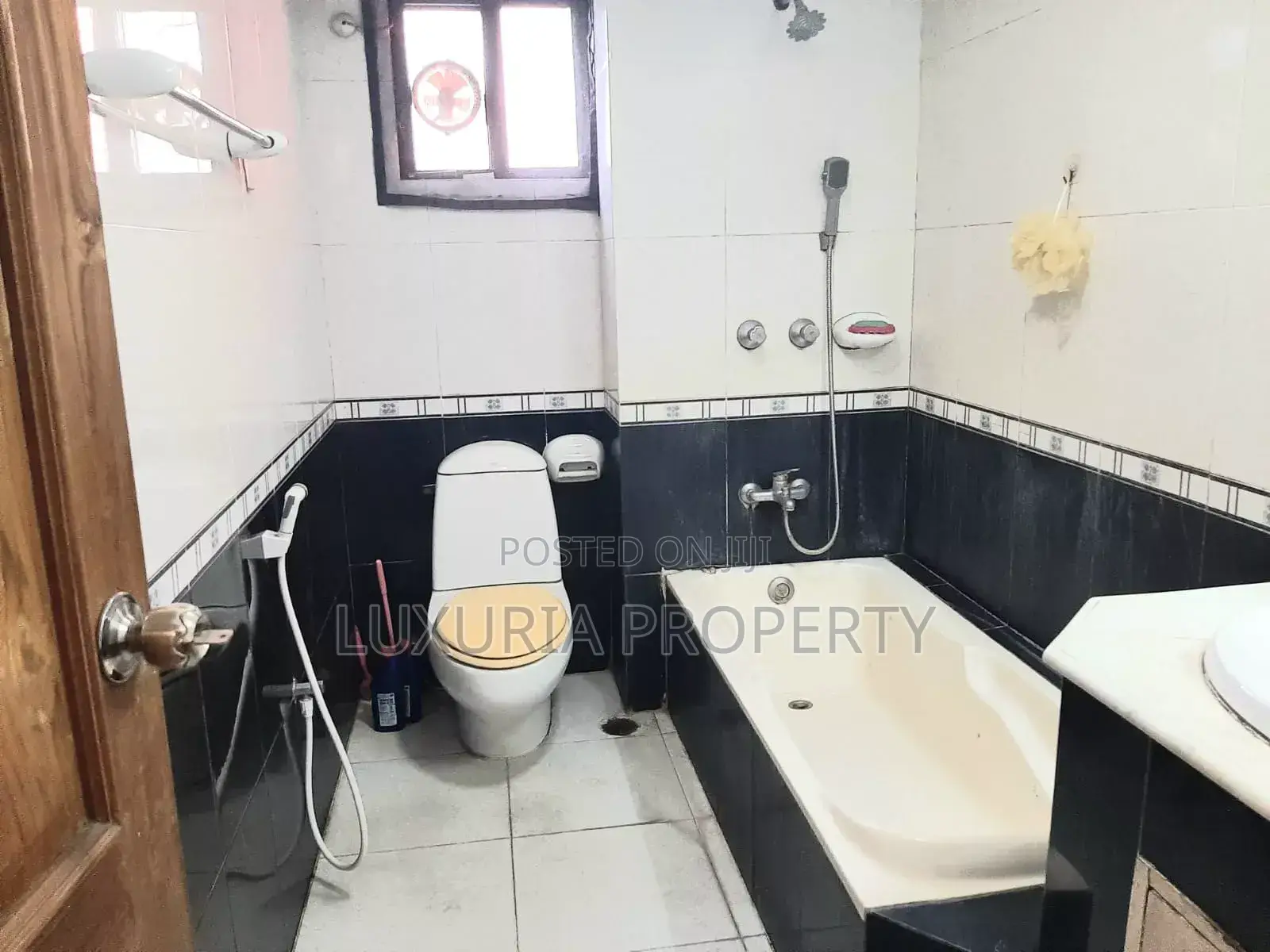 Furnished 4bdrm Apartment in Gulshan for rent