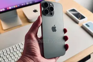 Photo - New Apple iPhone 16 Pro Max 256 GB Gold