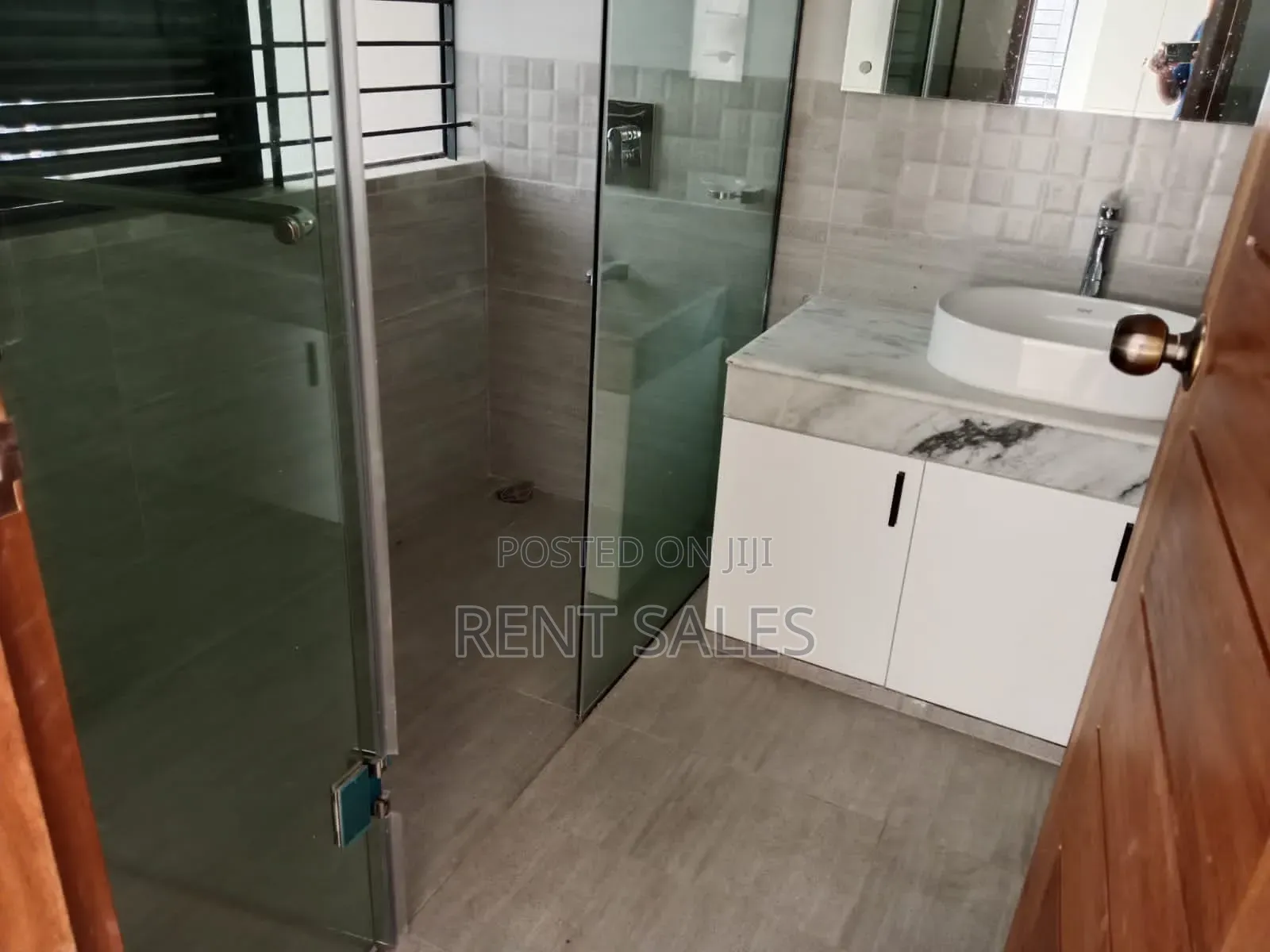 3bdrm Apartment in Banani for rent