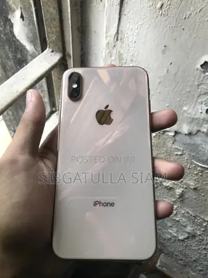 Photo - Apple iPhone XS 64 GB Gold