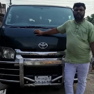 Photo - Toyota Grand HiAce 2005
