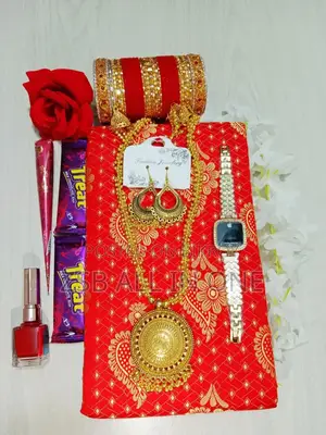 Attractive Saree Gift Comb Set 2025