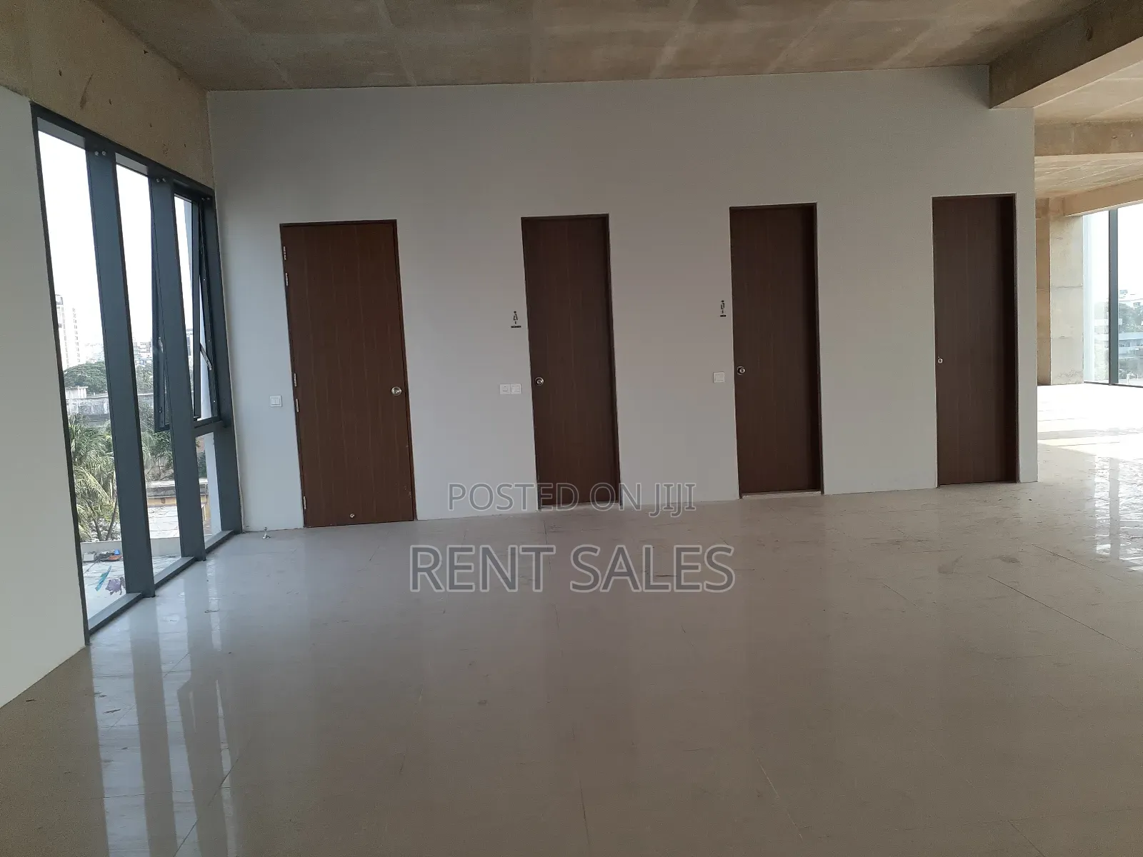 Graund Floor 2400 SQFT Available for Rent