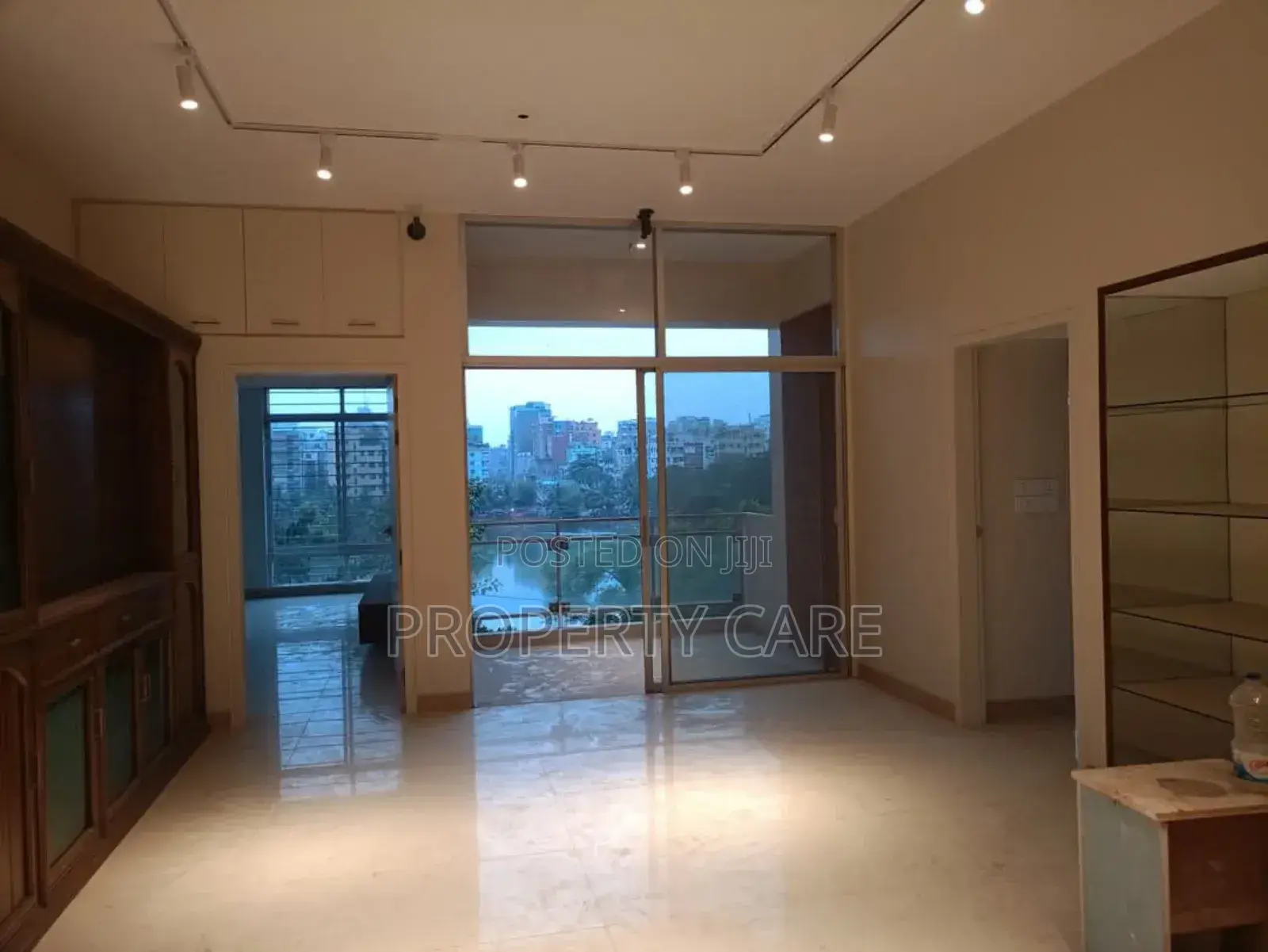 5bdrm Duplex in Gulshan for rent