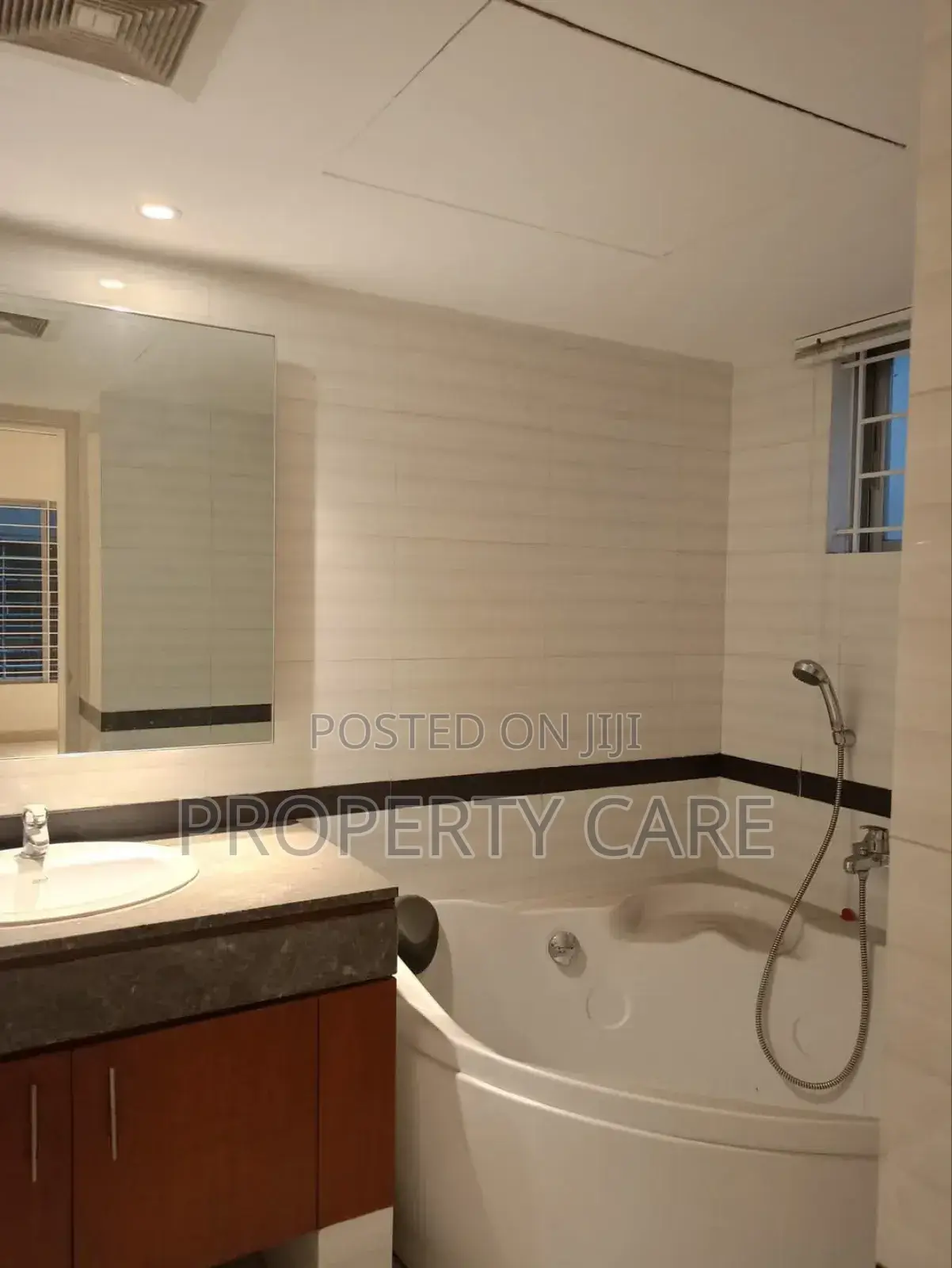 5bdrm Duplex in Gulshan for rent