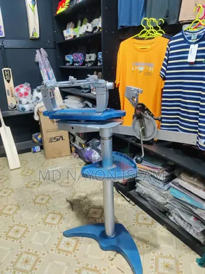 Photo - Badminton Bat Sting Machine