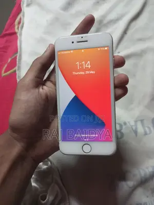 Photo - Apple iPhone 7 32 GB Silver