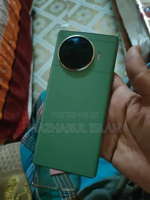 Photo - Tecno Spark 20 Pro Plus 256 GB Green