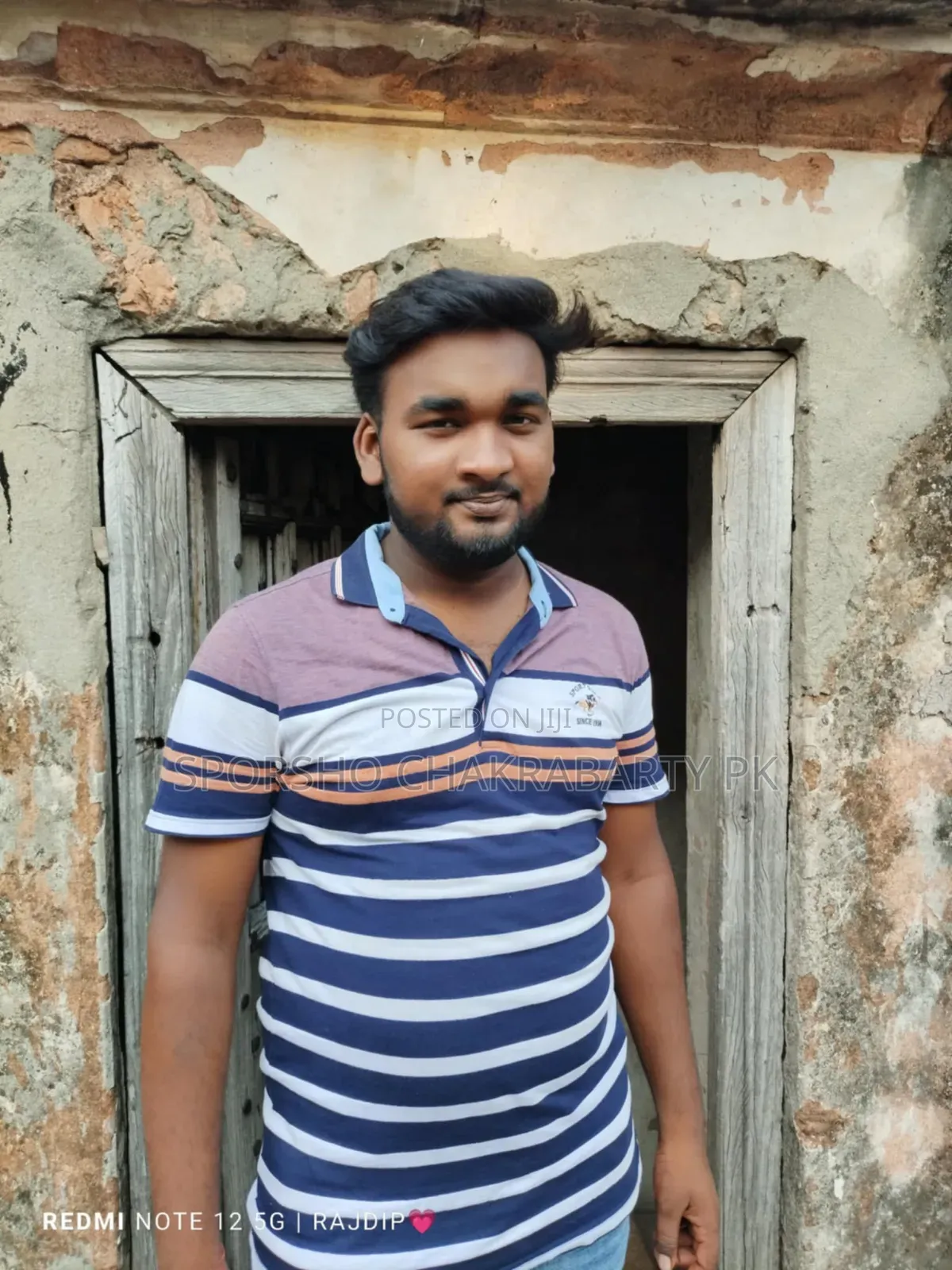 আমি একজন বেকার। আমমার একটি কর্মের প্রয়োজন।