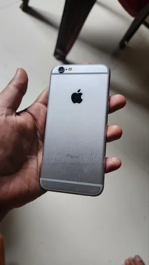 Photo - Apple iPhone 6 16 GB Silver
