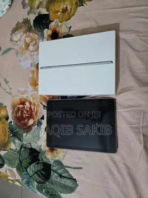 Photo - Apple iPad 9.7 32 GB Silver