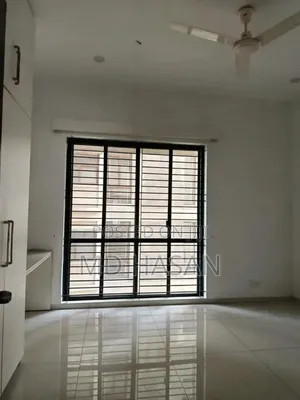4bdrm Apartment in Semi Furnished for rent