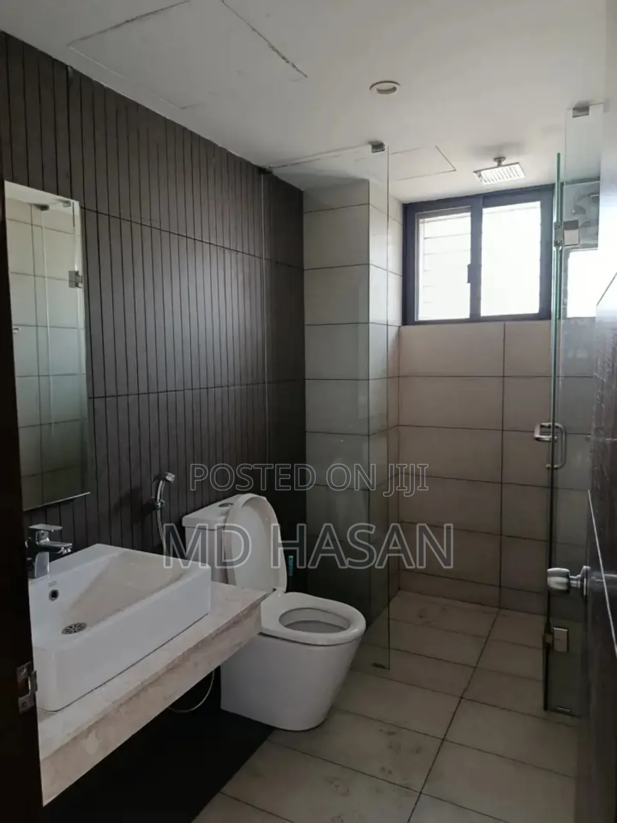 4bdrm Apartment in Semi Furnished for rent