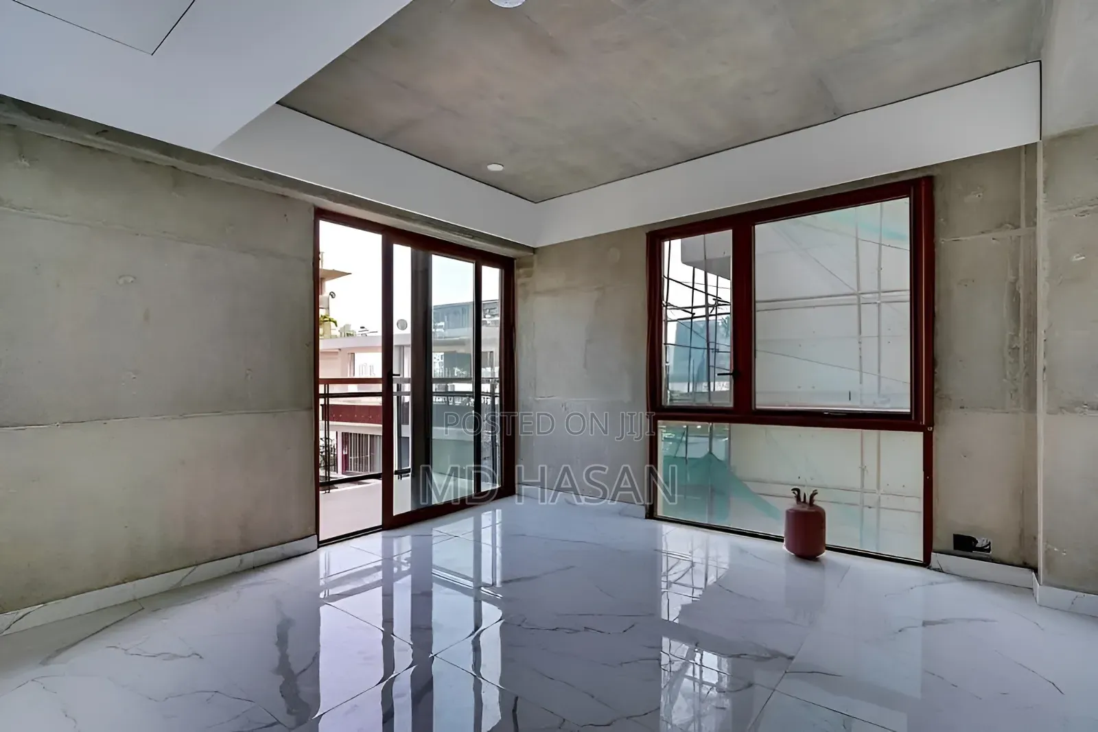 4bdrm Apartment in Semi Furnished Flat for rent