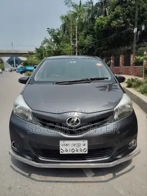 Photo - Toyota Vitz 1.0 FWD 5dr 2011 Gray