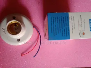 Sound and Light-Controlled E27 Lamp Holder.