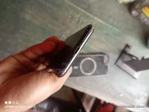 Photo - Apple iPhone 7 128 GB Black