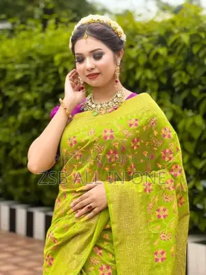 হাফ সিল্ক হ্যান্ডপ্রিন্টেড শাড়ি