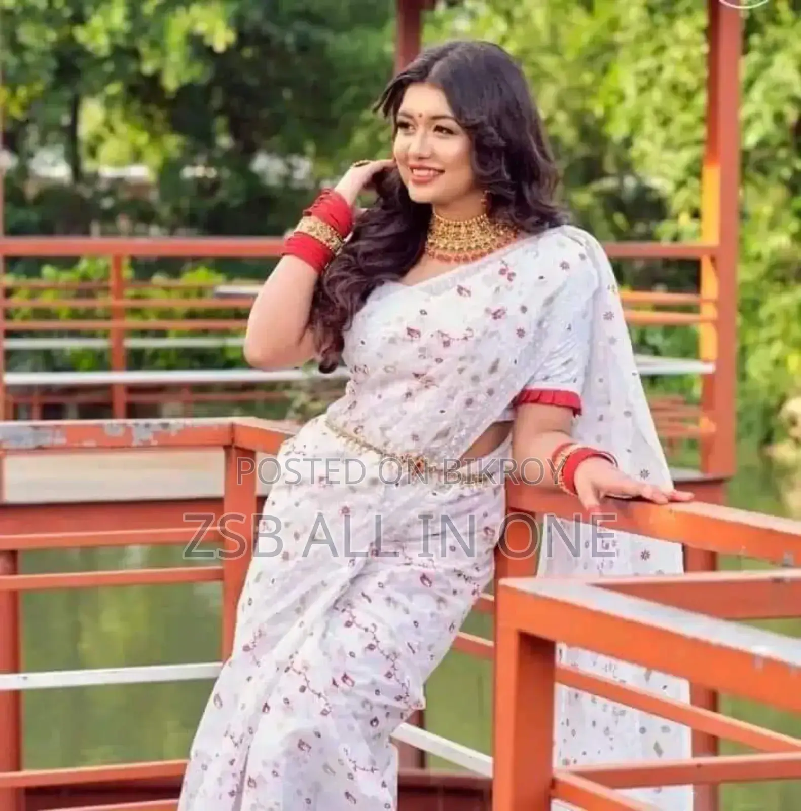 হাফ সিল্ক হ্যান্ডপ্রিন্টেড শাড়ি